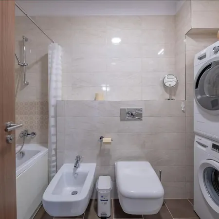 Apartment Rbc With View And Parking *